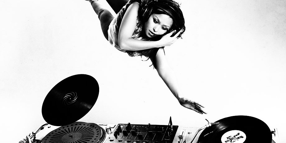 Flying-female-DJ